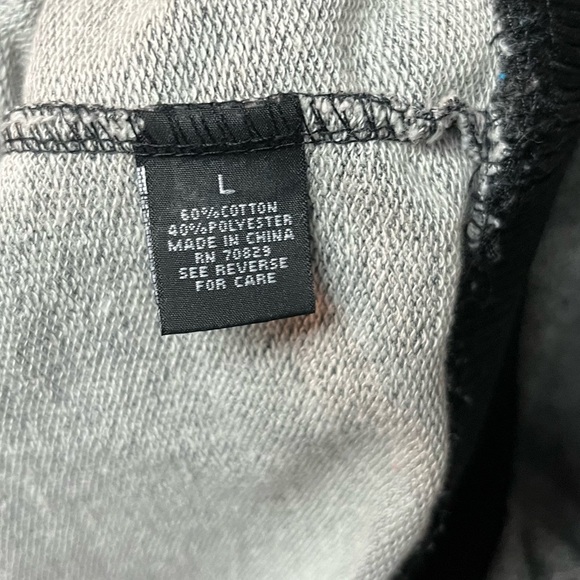 Carbon Men's Black and Gray Crewneck Sweater. Large - Picture 3 of 4